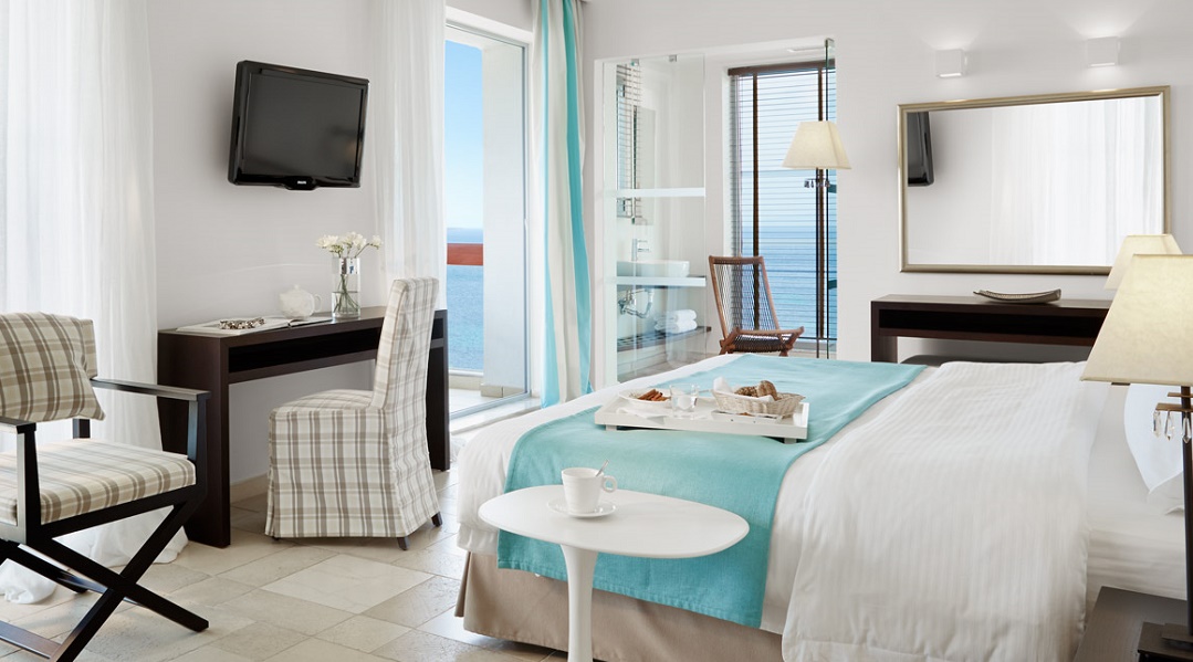 Junior suite sea front with jacuzzi