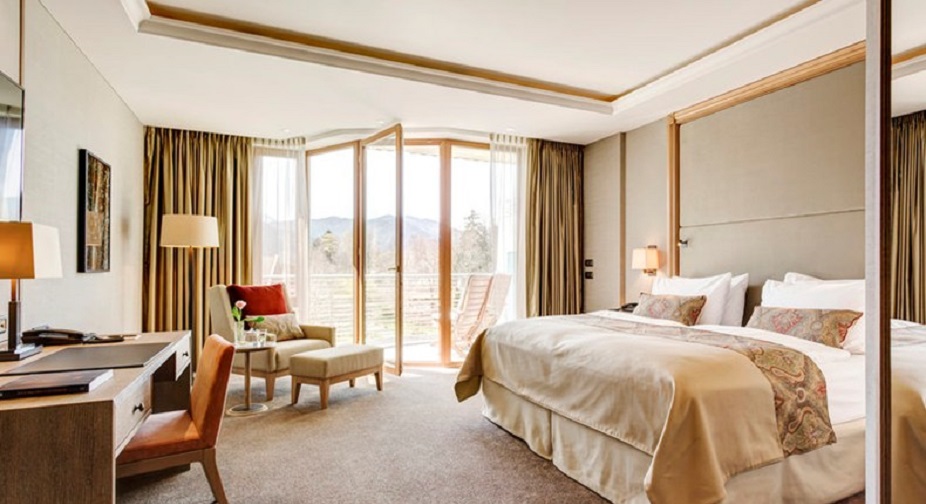 Elegant Nature Deluxe Room with Alpine View
