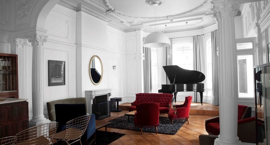 Piano Bar Lounge 