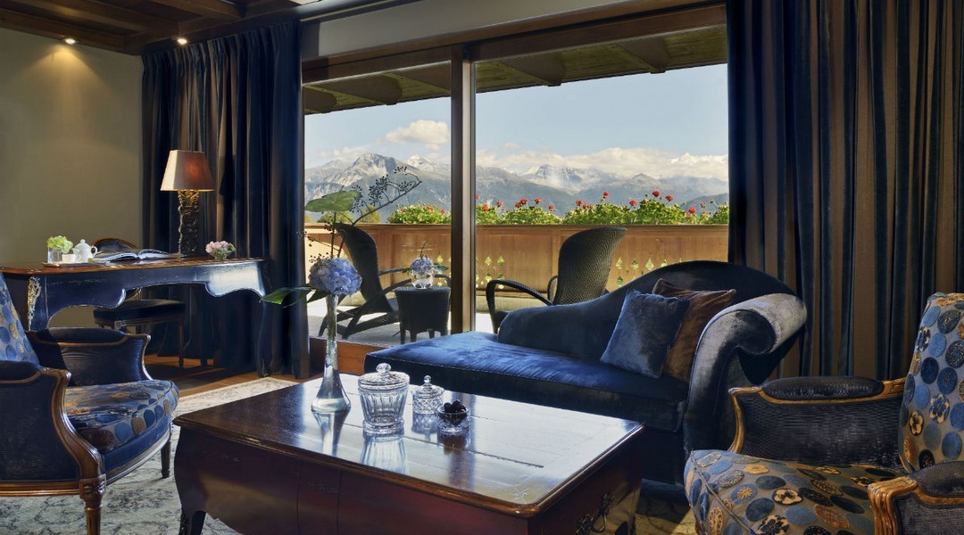 Deluxe Junior Suite, 1 King Bed, Balcony, Mountain View