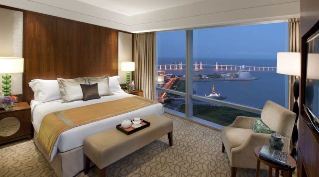 Suite, 1 King Bed (Waterfront)