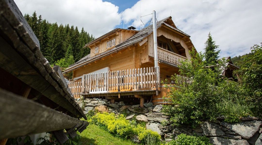 Luxury Chalet, 2 Bedrooms, Hot Tub, Mountain View