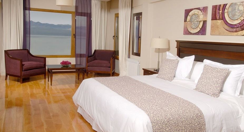 Deluxe Suite, 1 King Bed, Lake View