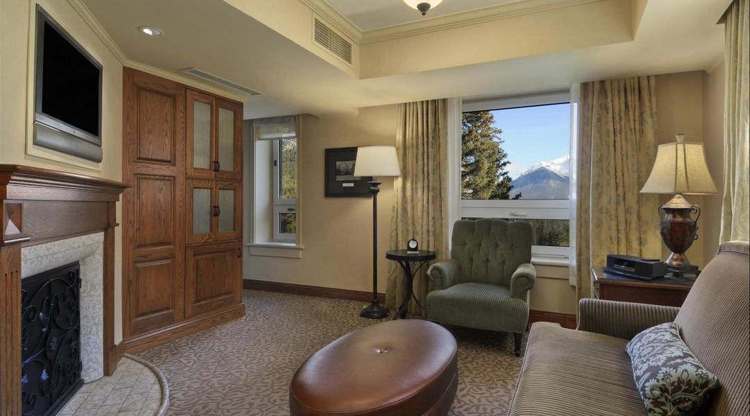 Stanley Thompson Mountain View Suite