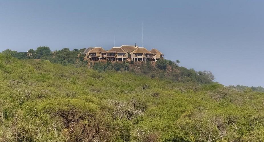 Umzolozolo Private Safari Lodge