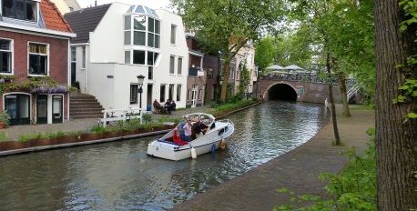 Cruise over the Canals
