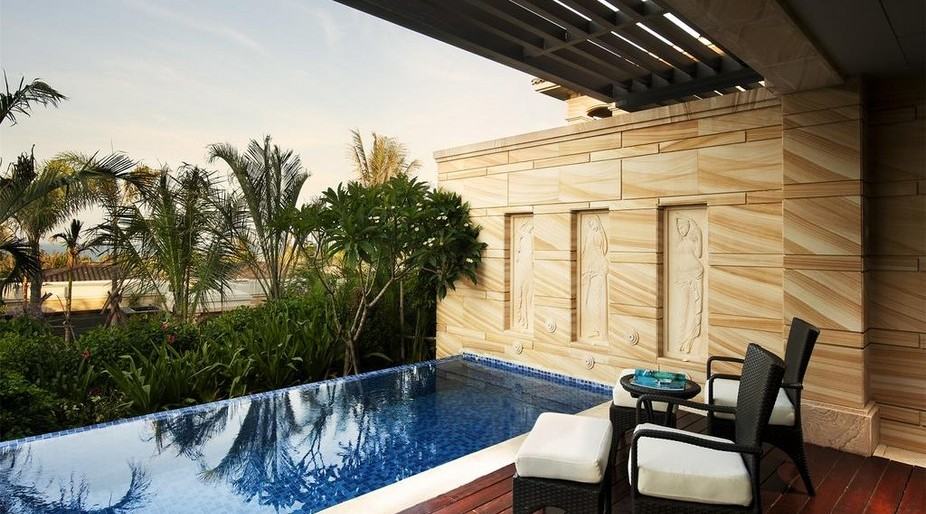 Deluxe Plunge Pool Room