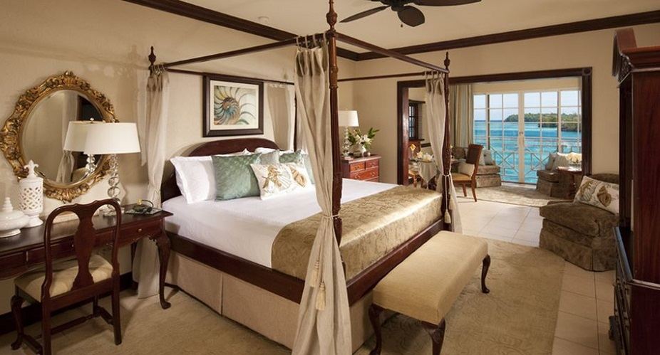 Royal Monarch Oceanfront Butler Suite