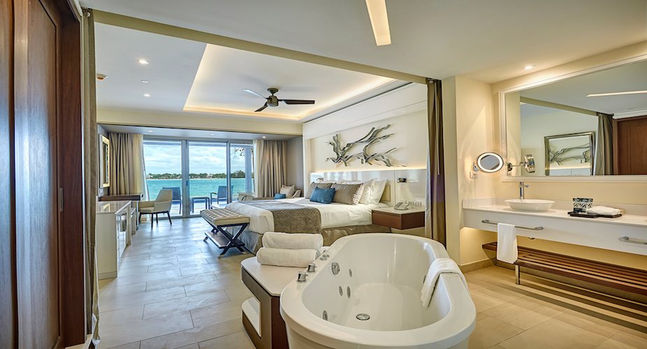Luxury Junior Suite ocean view Diamond Club