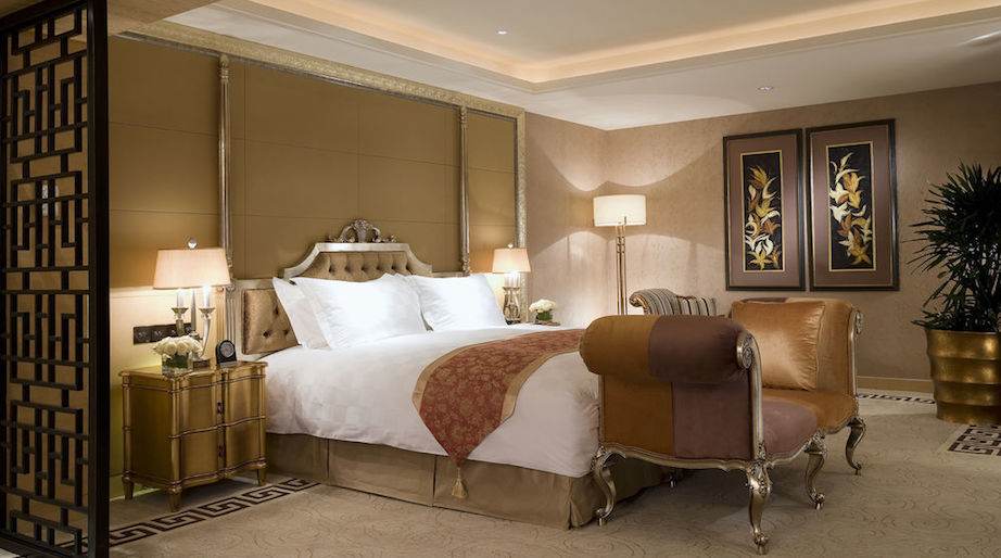 Luxury Room, 1 KING BED, CLUB SOFITEL, CITY OR Golf View