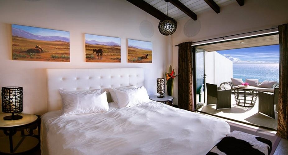 Luxury Condo, Oceanfront (Room O4)