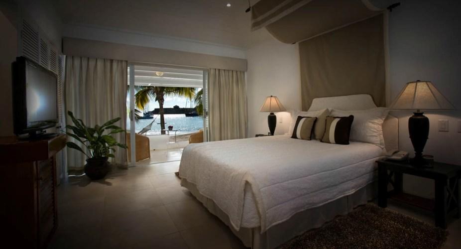Room, 1 Queen Bed, Beachside (Cabana)