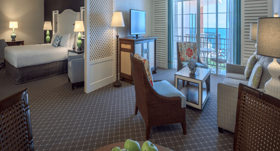 SIGNATURE SUITE, 1 KING BED, BALCONY, PARTIAL SEA VIEW