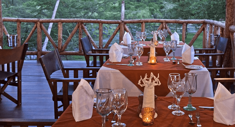 THE ACACIA DINING ROOM