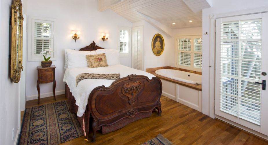Luxury Cottage, 1 Queen Bed, Jetted Tub, Fireplace (Greenwich Cottage)